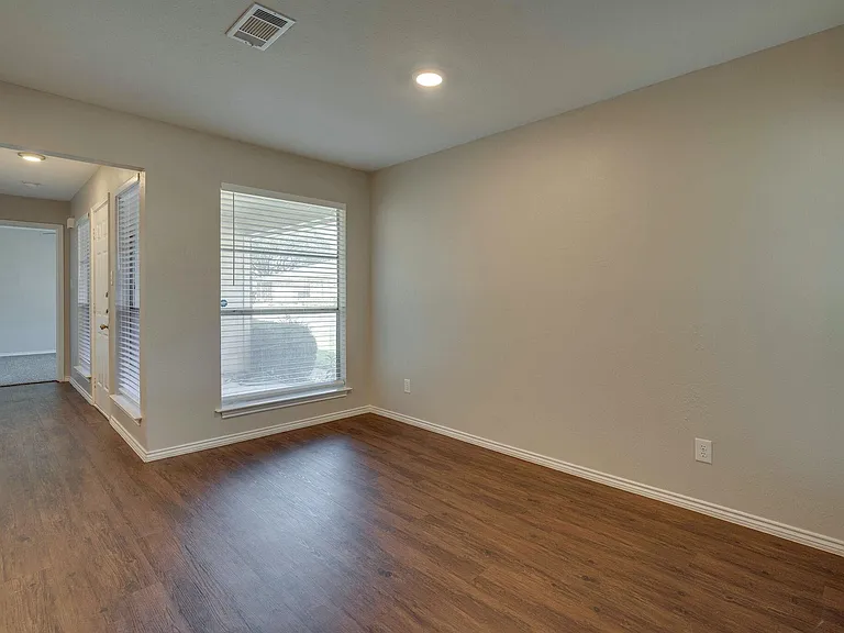 1233 Cordell St — Photo 5