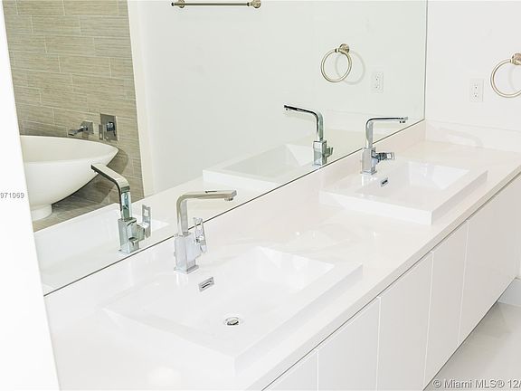 4th image of 300 Sunny Isles Blvd #4-1904