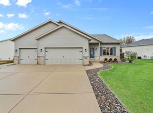 3257 Edmonton Dr, Sun Prairie, WI 53590