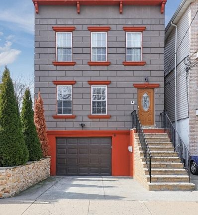 3rd image of 131 Armstrong Ave