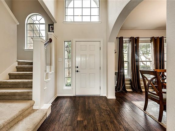 3rd image of 612 Cresthaven Dr