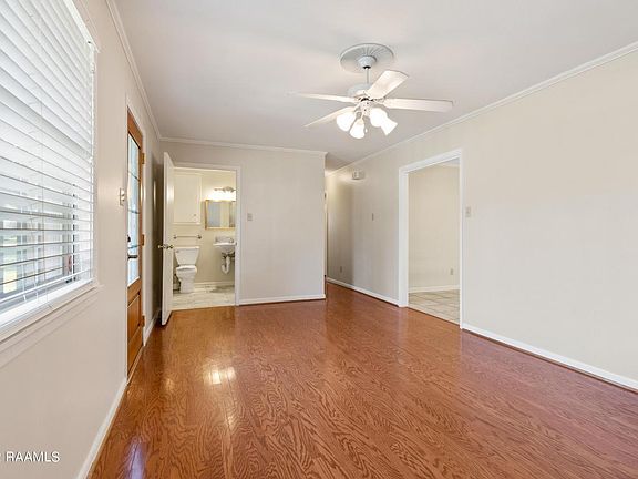 3rd image of 236 Marilyn Dr