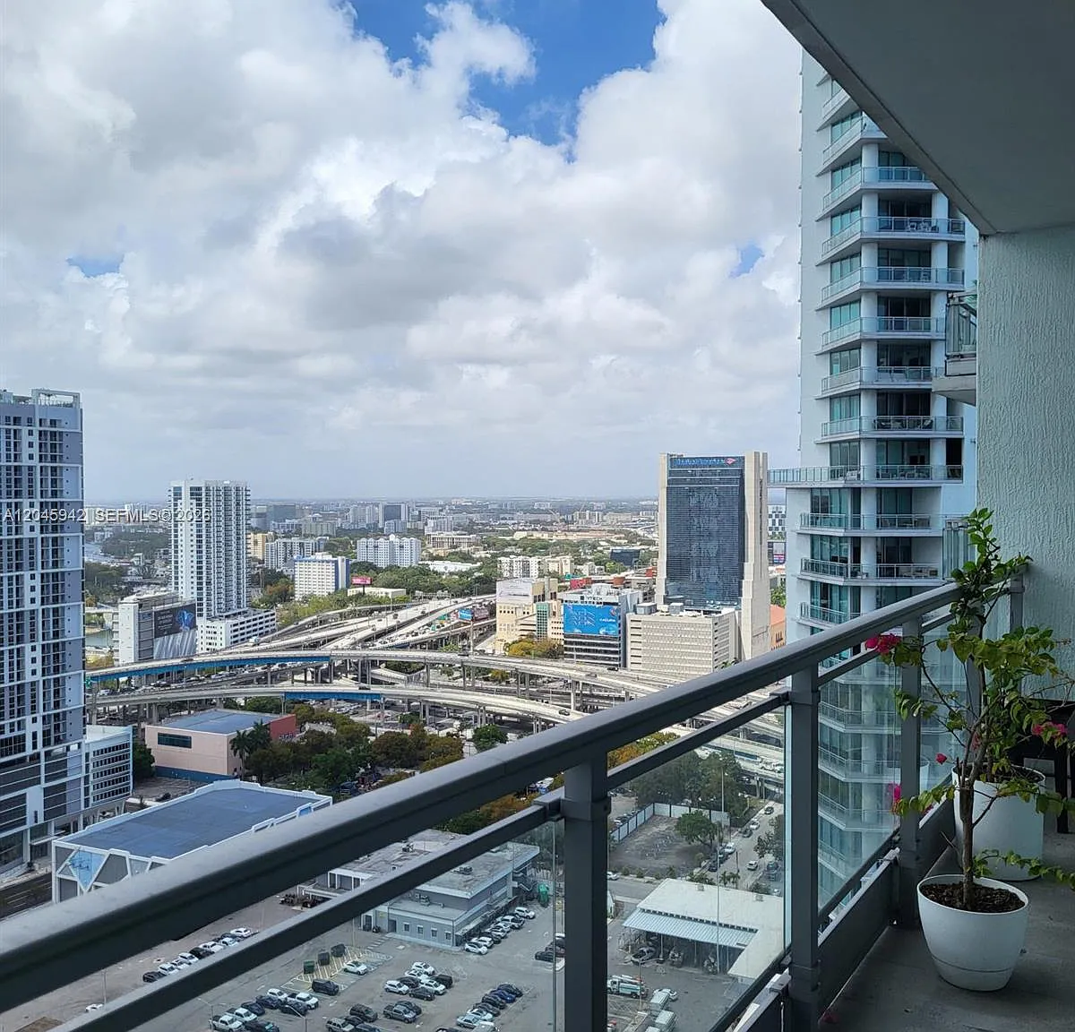 Mint Condo — Photo 1