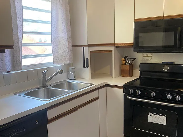 237 Saint John Qu St — Photo 3