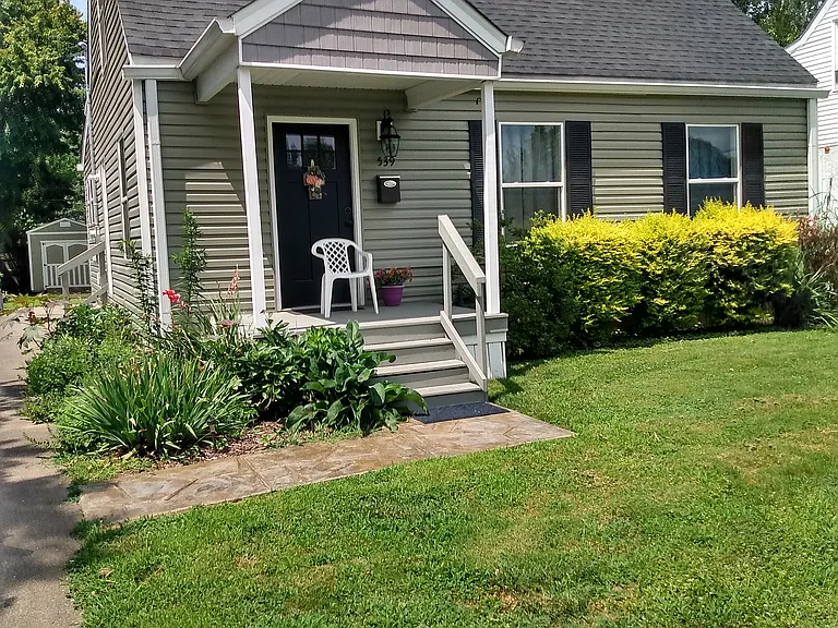 539 N Sherwood Ave — Photo 2
