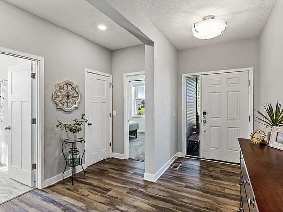 3rd image of 6063 Idsen Ave S