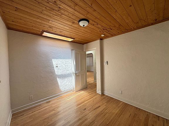 3rd image of 216 Carlisle Blvd NE