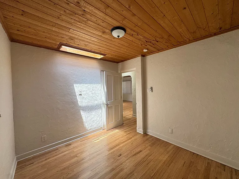 216 Carlisle Blvd NE — Photo 3