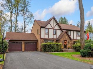 25 Farrington Ave, Closter, NJ 07624