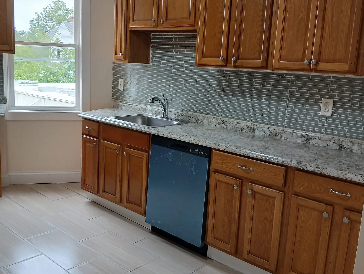 3 bed, 1.5 bath, 1800 sqft, $3,475 — Photo 2