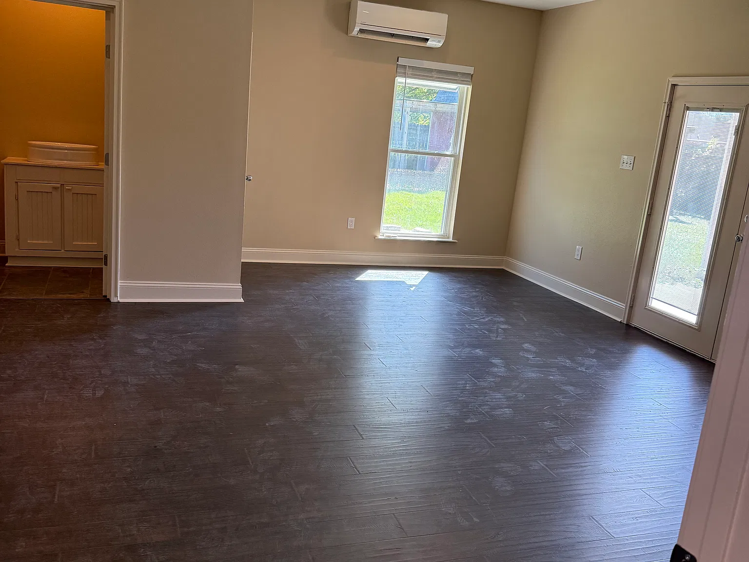 4 bed, 2.5 bath, 2142 sqft, $2,400 — Photo 3
