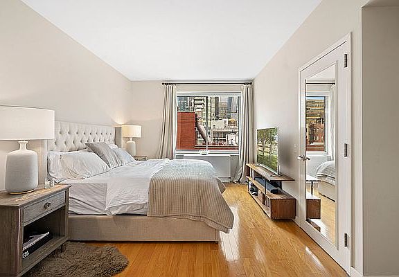 4th image of 555 W 23rd St Ph D