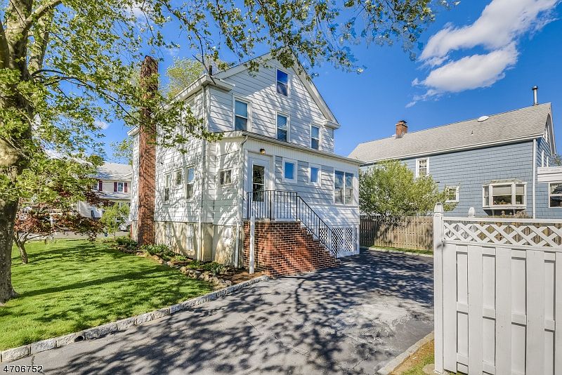 2nd image of 48 Spring St