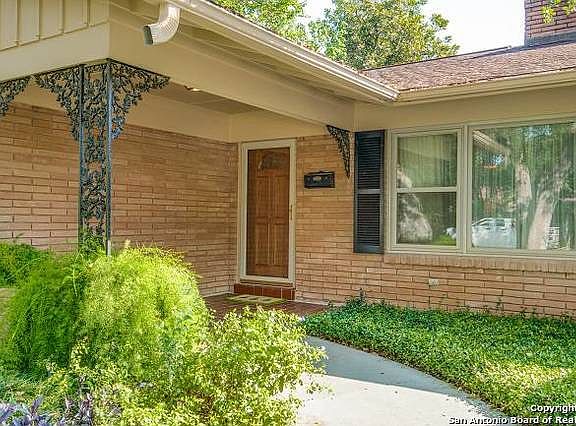 3rd image of 318 Royal Oaks Dr