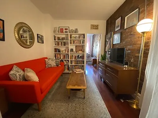 Rented by Bond New York | media 25