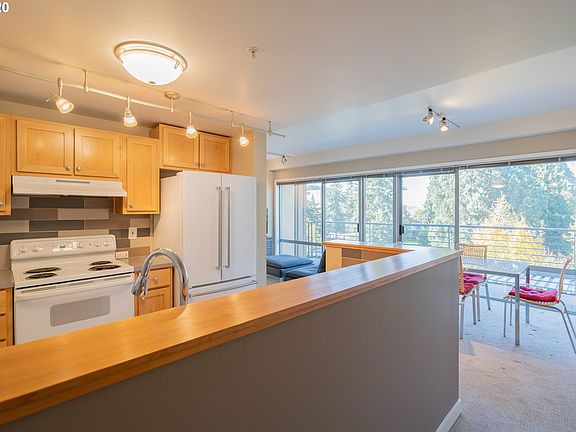 5th image of 701 Columbia St APT 404