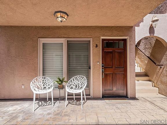 4th image of 525 Marine St Unit 3