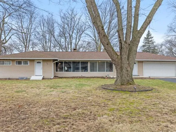 430 12th St, Plainwell, MI 49080