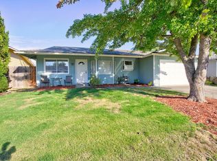 1069 Angler Ln, Grants Pass, OR 97527