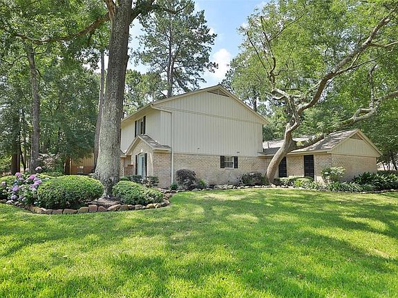 The yard size is perfect at Hambleton House. Plenty of room to breath.