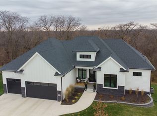 14843 Sutton Dr, Urbandale, IA 50323