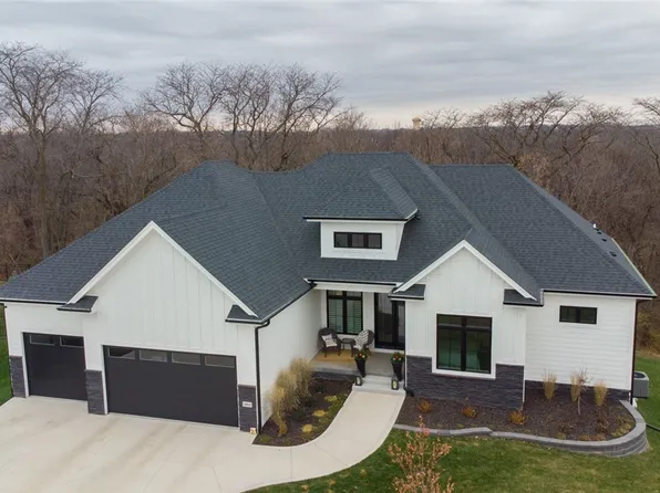 14843 Sutton Dr, Urbandale, IA 50323