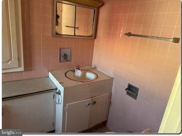 122 S 3rd St, Saint Clair, PA 17970