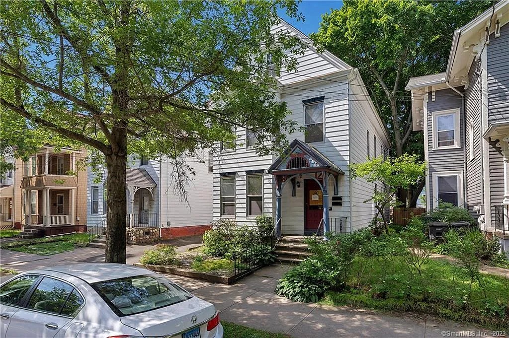 4 bed, 2.0 bath, 1800 sqft, $3,600 — Photo 1