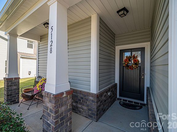 4th image of 5128 Meadow Woods Dr