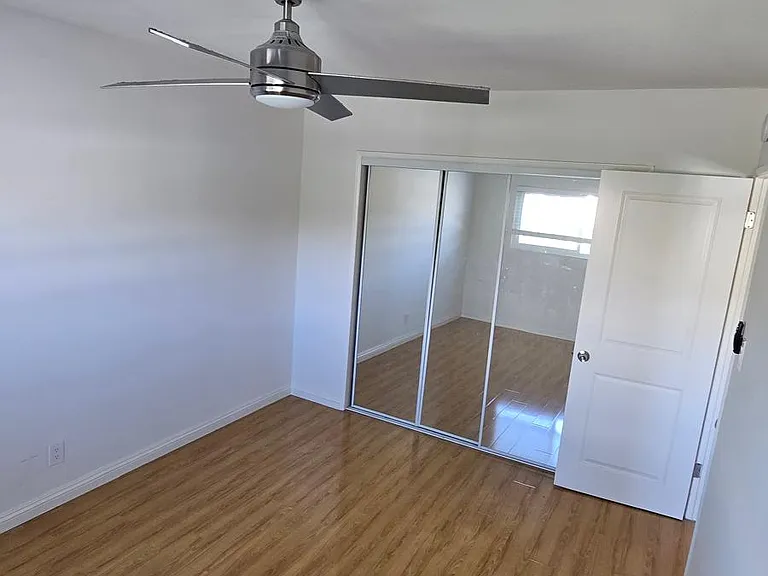 Coral Reef Apartments — Photo 17
