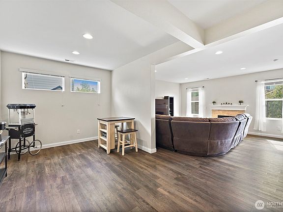 5th image of 722 Williams Street NW
