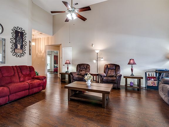 5th image of 400 Vicki Ln