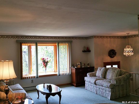 5th image of 40 Pleasant View Dr
