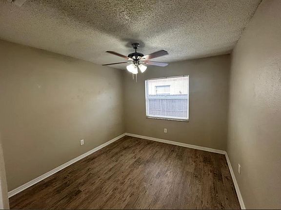 5th image of 2820 Manor Hill Dr