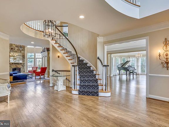 2nd image of 14 Potomac Manors Ct