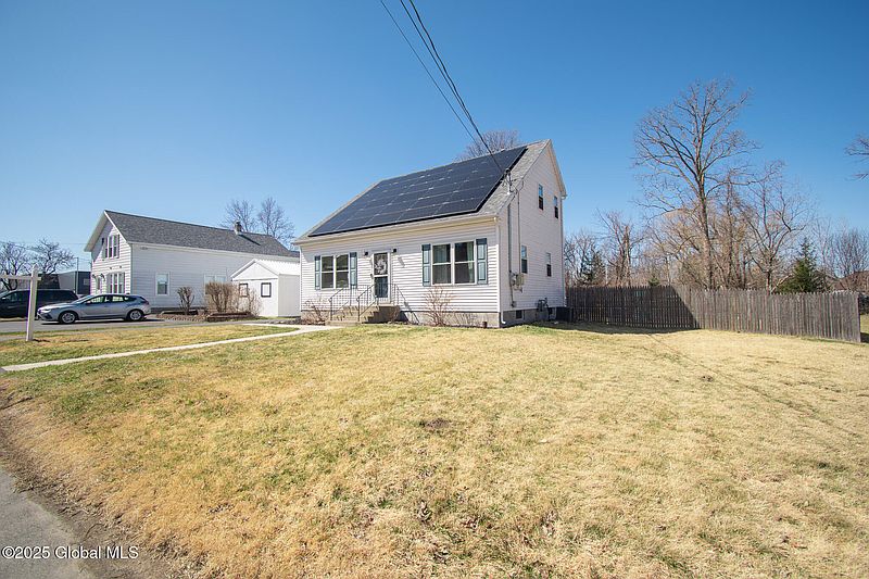 2nd image of 37 Fullerton Avenue