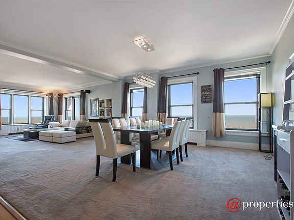 Living Room / Dining Room