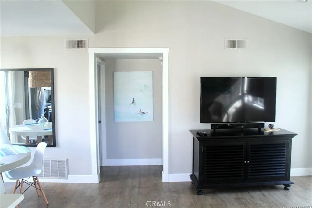 2 bed, 873 sqft, $4,100 — Photo 1