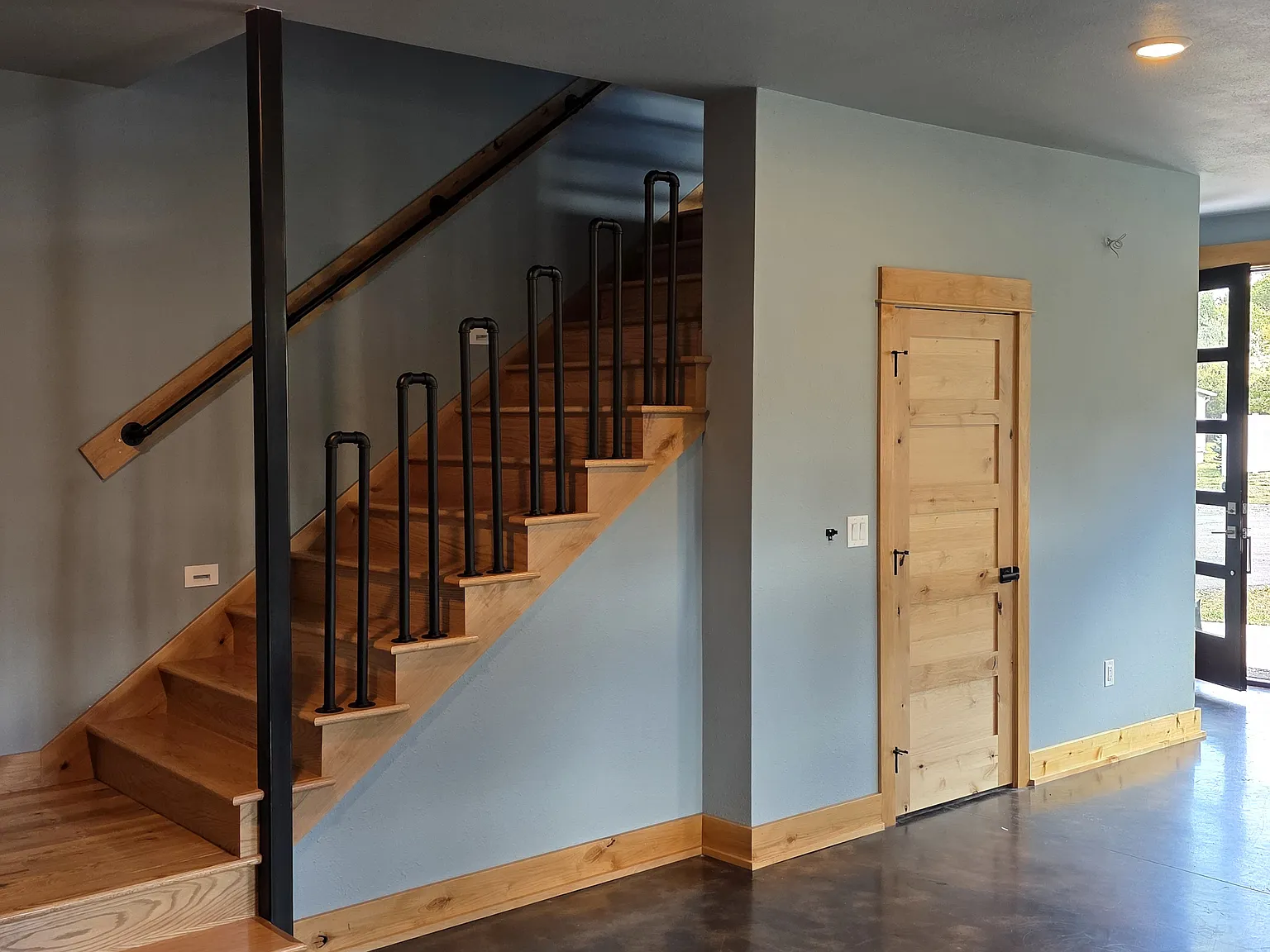 2 bed, 1400 sqft, $2,200 — Photo 3