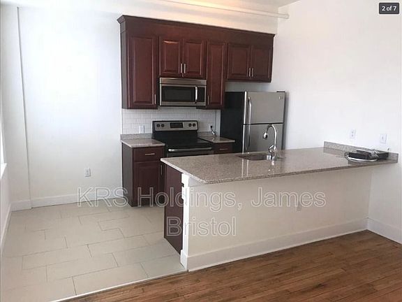 3rd image of 613 Lombardy #207