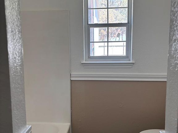 5th image of 1603 E Pine Ave