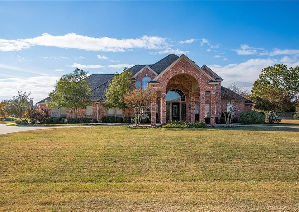 1st image of 205 Lake Trail Dr