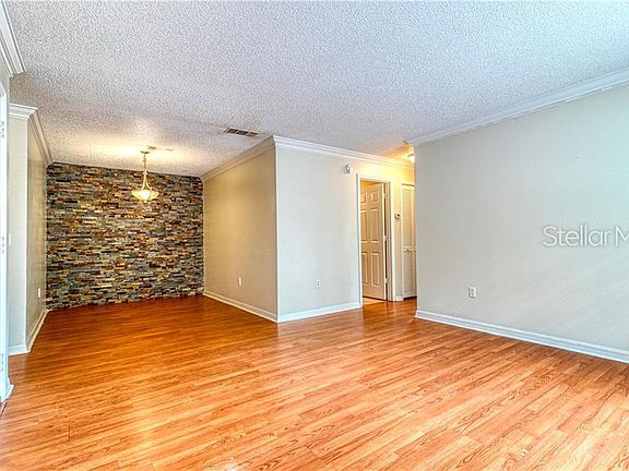 4th image of 2527 Kilgore St #202