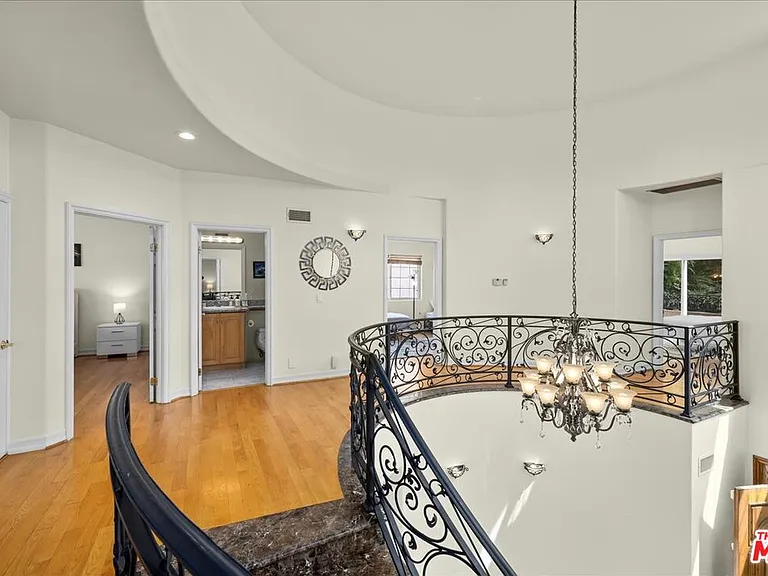 5029 Lemona Ave — Photo 29