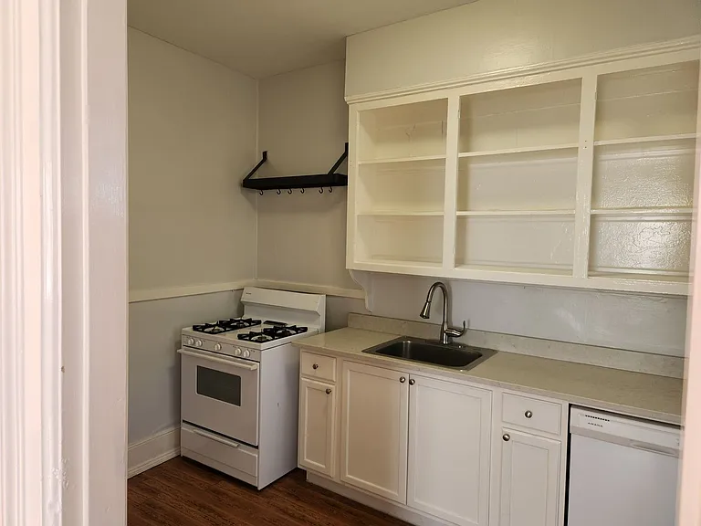113 W Gaston St — Photo 10