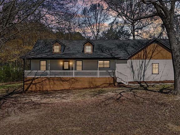 3rd image of 101 Doe Ln SE