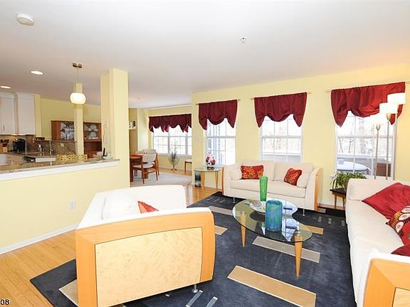 3rd image of 153 Vista Ter #15-3