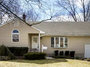 17 Old Manor Rd, Holmdel, NJ 07733