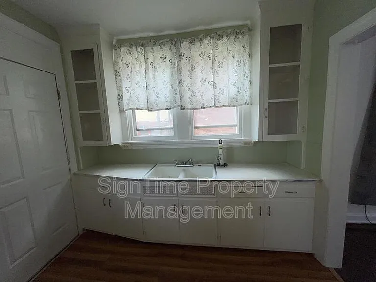 111 E Washington St #2 — Photo 14