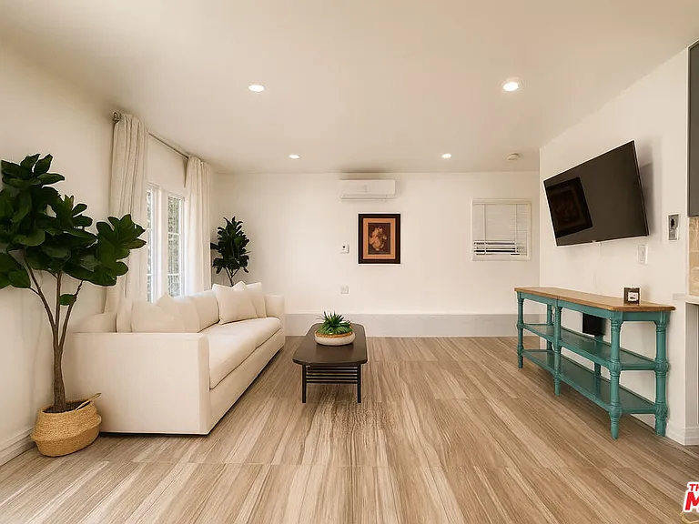 1174 Coldwater Canyon Dr — Photo 10
